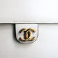 Chanel sac à main modèle Timeless vintage en cuir blanc crème