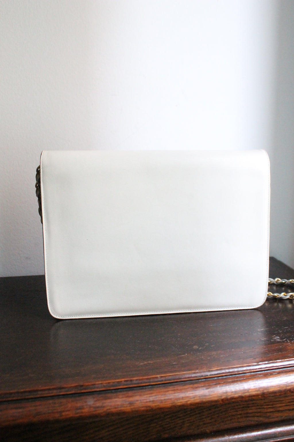 Chanel sac à main modèle Timeless vintage en cuir blanc crème
