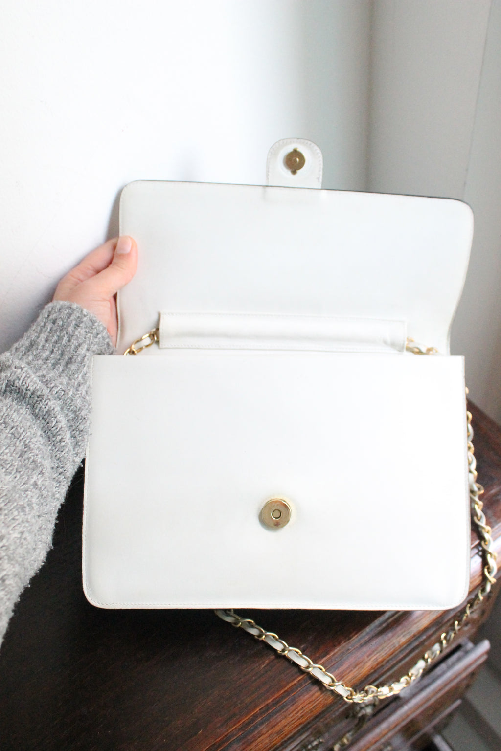 Chanel sac à main modèle Timeless vintage en cuir blanc crème