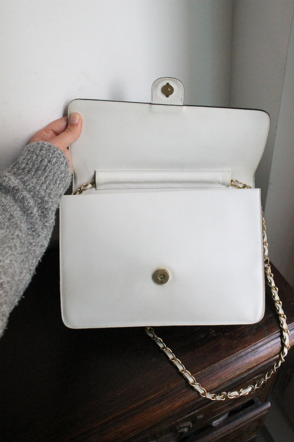 Chanel sac à main modèle Timeless vintage en cuir blanc crème