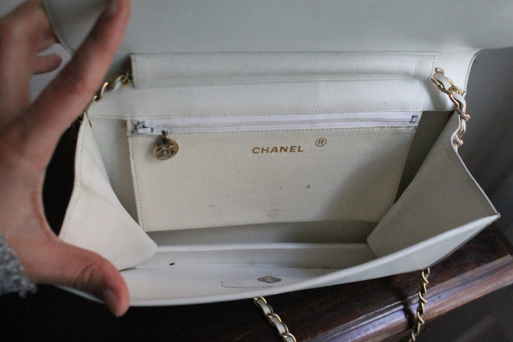 Chanel sac à main modèle Timeless vintage en cuir blanc crème