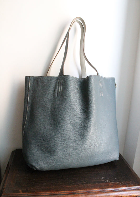 Hermès sac à main modèle Double sens en cuir gris et bleu