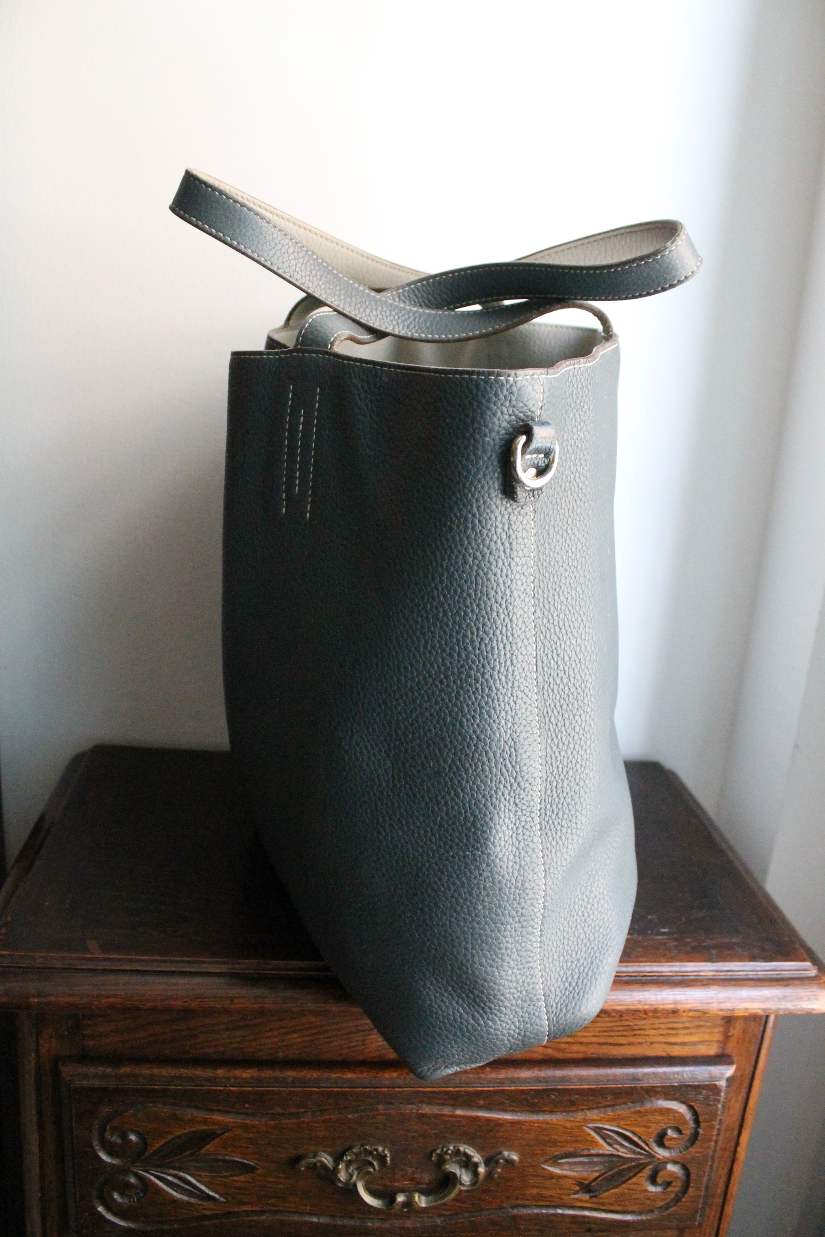 Hermès sac à main modèle Double sens en cuir gris et bleu