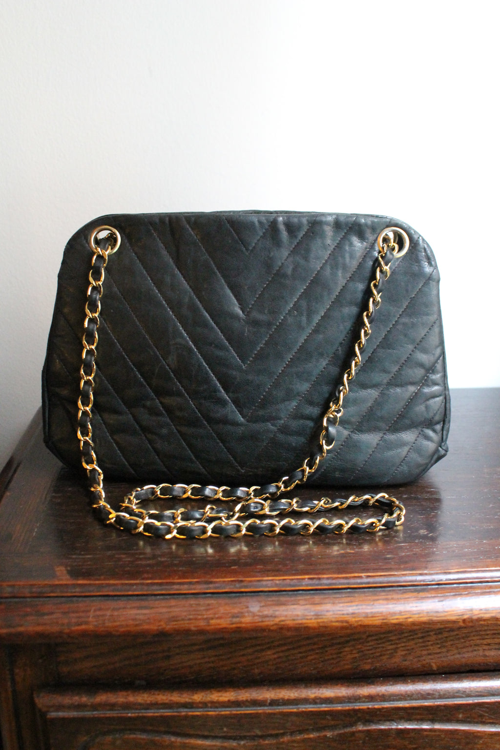 Chanel sac à main modèle Chevron en cuir noir vintage
