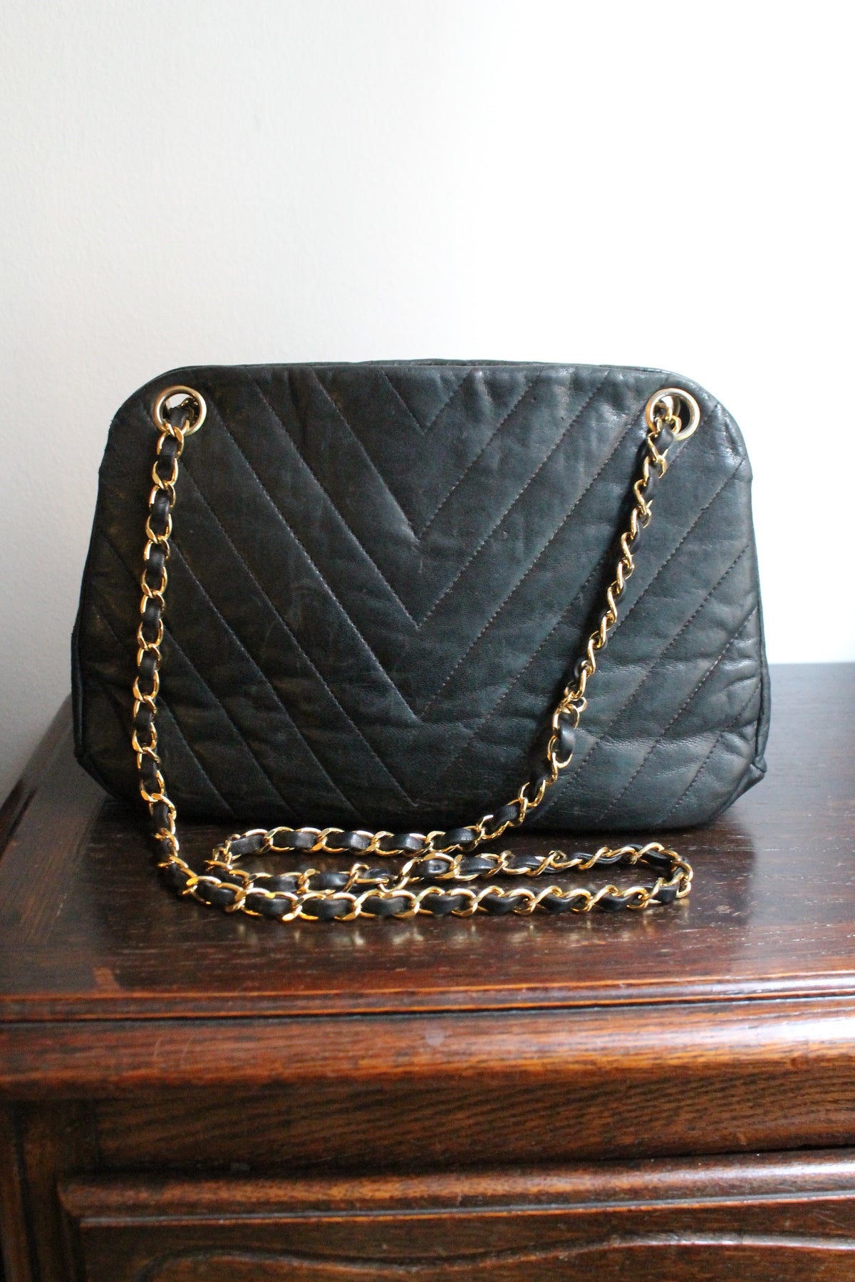 Chanel sac à main modèle Chevron en cuir noir vintage