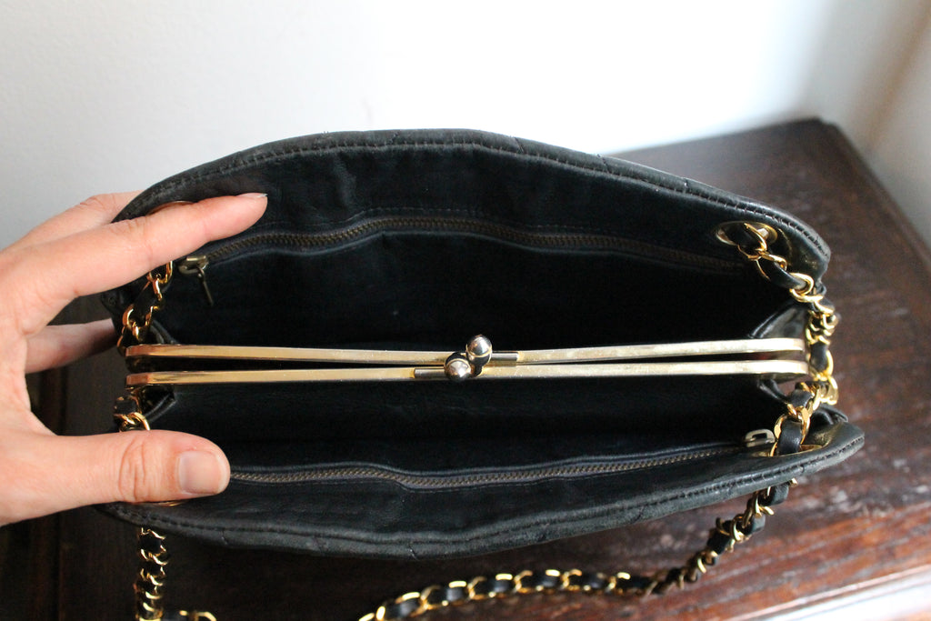 Chanel sac à main modèle Chevron en cuir noir vintage