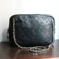 Chanel sac à main modèle caméra en cuir noir