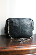 Chanel sac à main modèle caméra en cuir noir