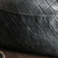 Chanel sac à main modèle caméra en cuir noir