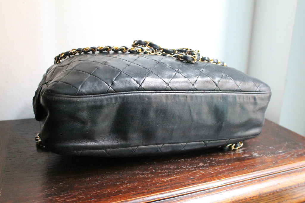Chanel sac à main modèle caméra en cuir noir