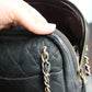 Chanel sac à main modèle caméra en cuir noir
