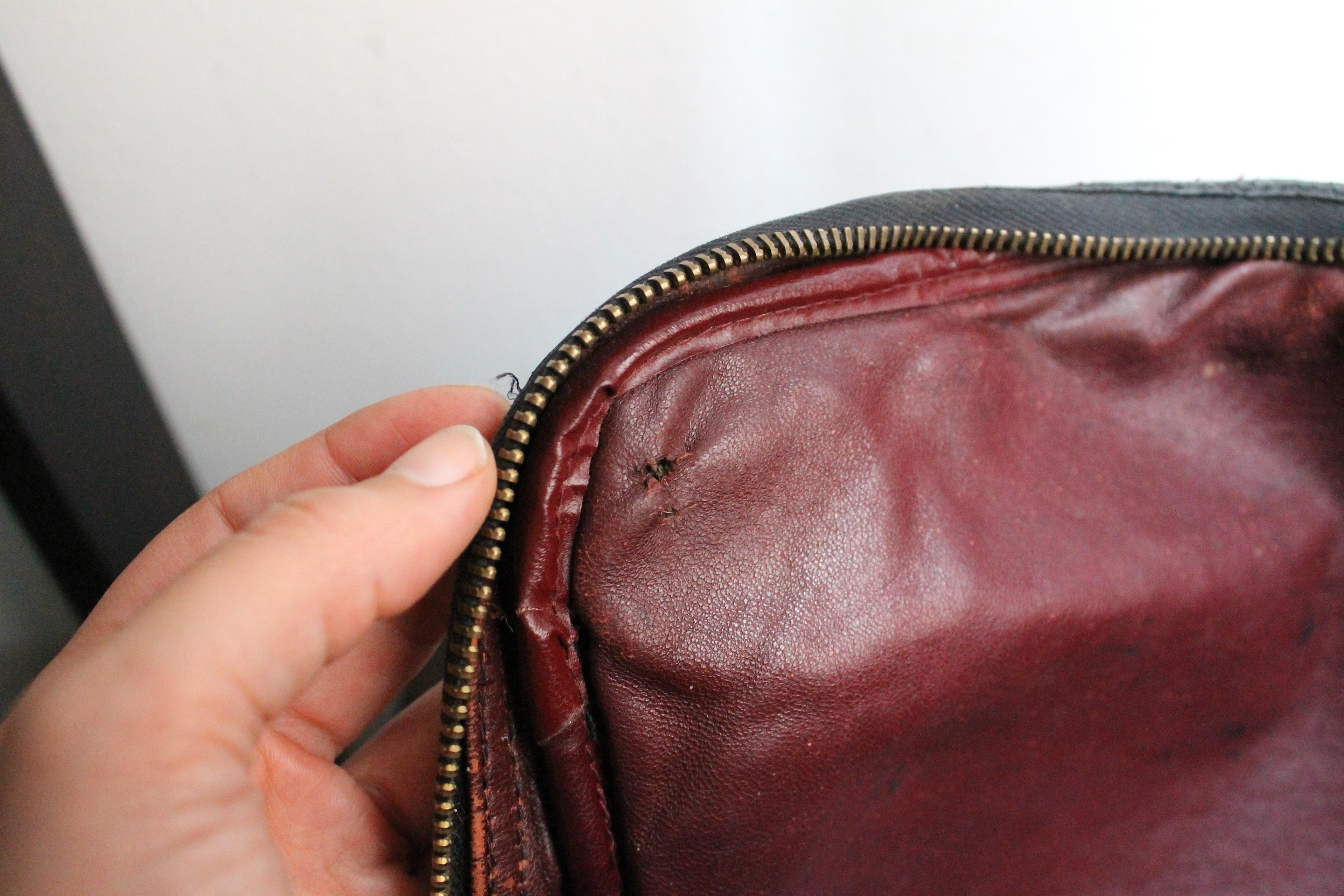 Chanel sac à main modèle caméra en cuir noir