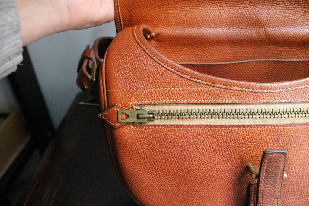 Hermès sac modèle Balle de Golf en cuir cognac