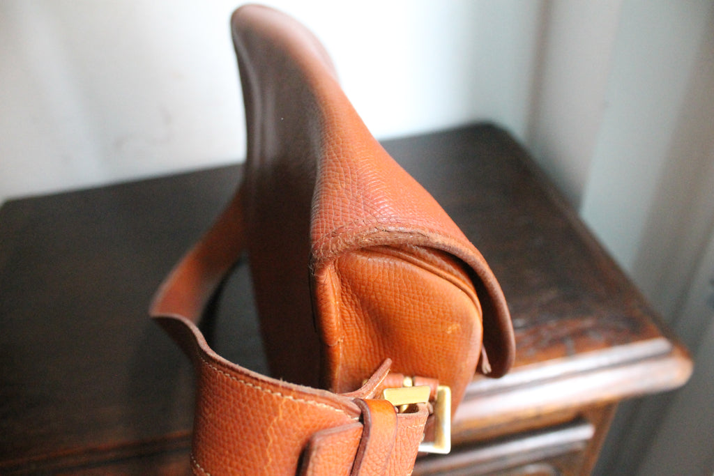 Hermès sac modèle Balle de Golf en cuir cognac