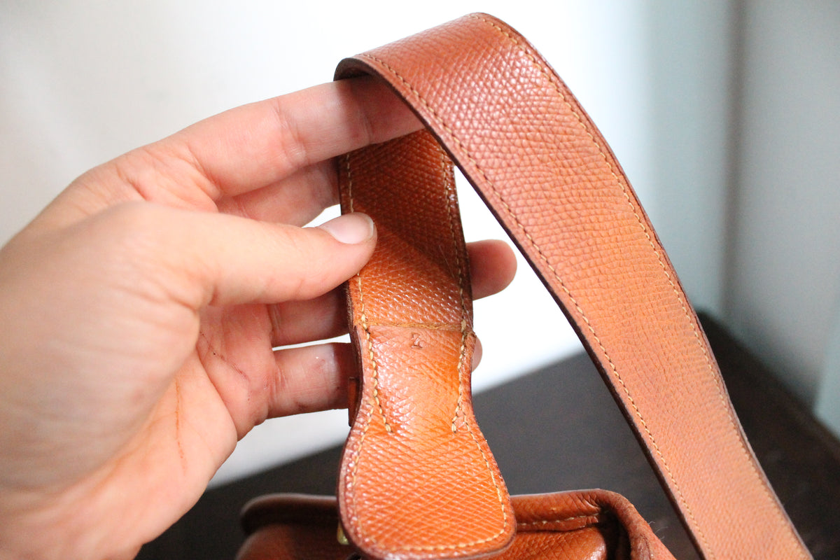 Hermès sac modèle Balle de Golf en cuir cognac