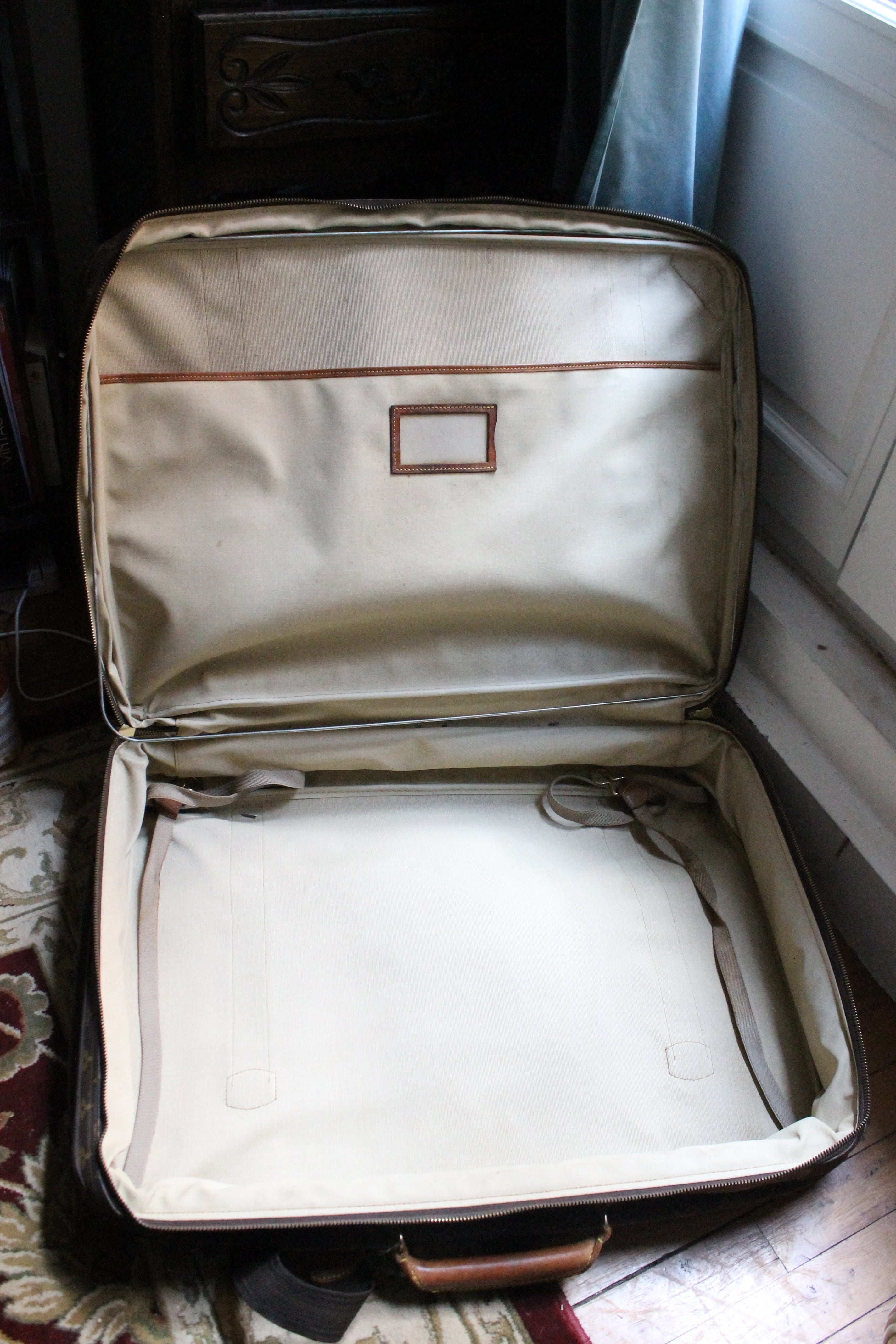 Louis Vuitton valise modèle Satellite en toile et cuir
