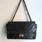 Chanel sac à main modèle "2.55" vintage à double rabat en cuir noir