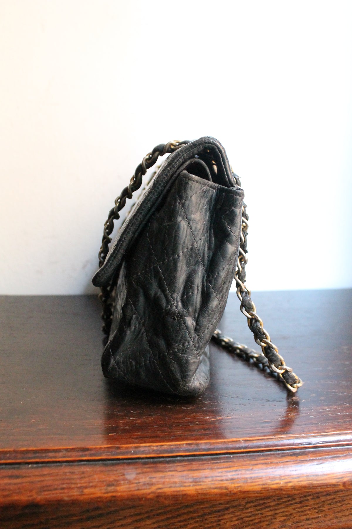 Chanel sac à main modèle "2.55" vintage à double rabat en cuir noir