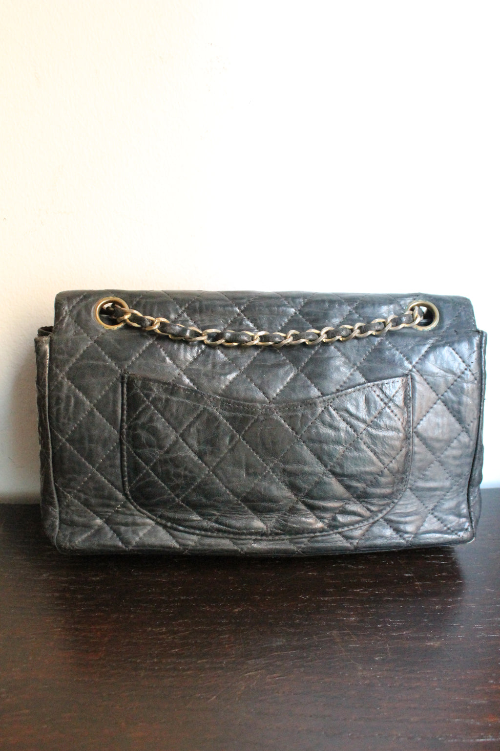 Chanel sac à main modèle "2.55" vintage à double rabat en cuir noir