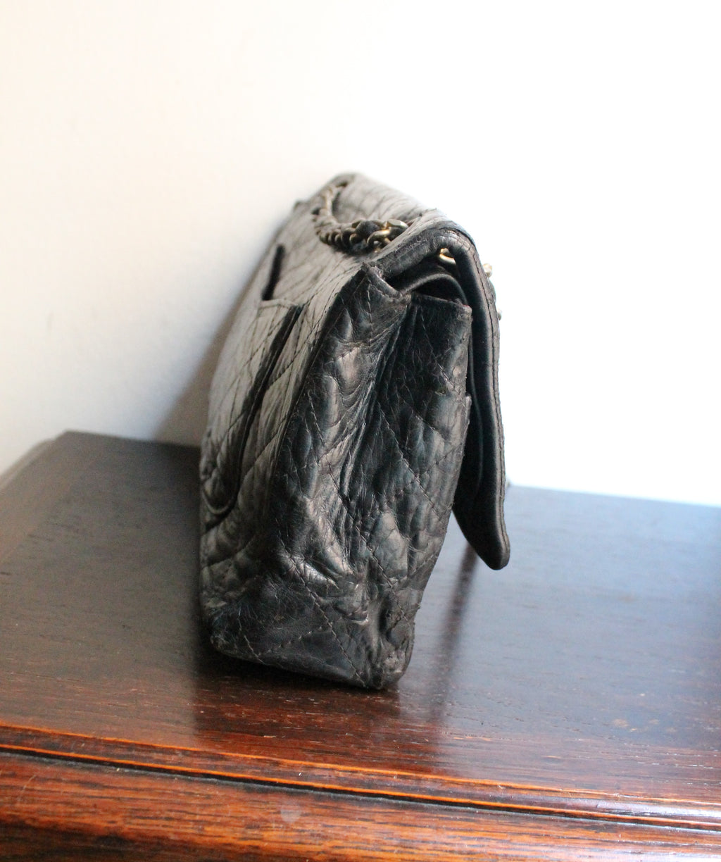 Chanel sac à main modèle "2.55" vintage à double rabat en cuir noir