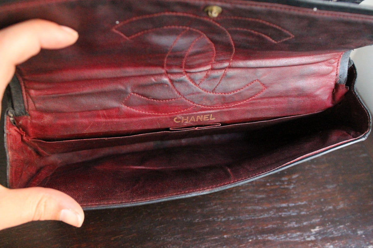Chanel sac à main modèle "2.55" vintage à double rabat en cuir noir