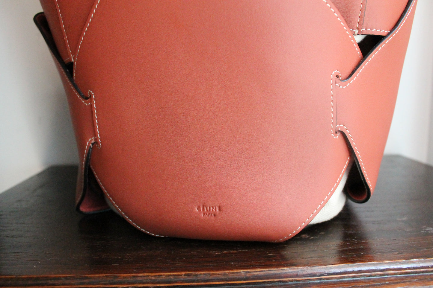 Sac seau Céline rose foncé en cuir et toile