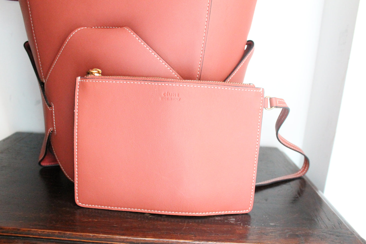 Sac seau Céline rose foncé en cuir et toile