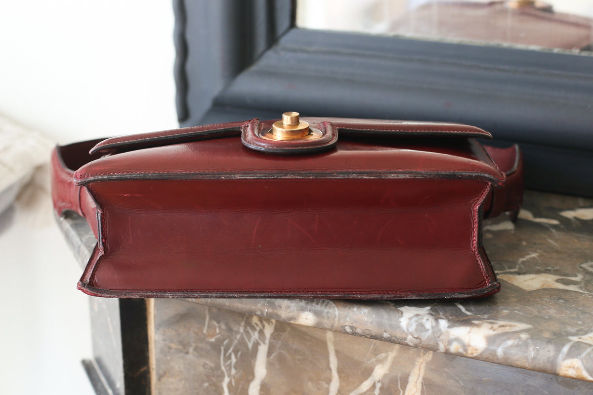 Hermès sac à main vintage modèle princesse en cuir bordeaux