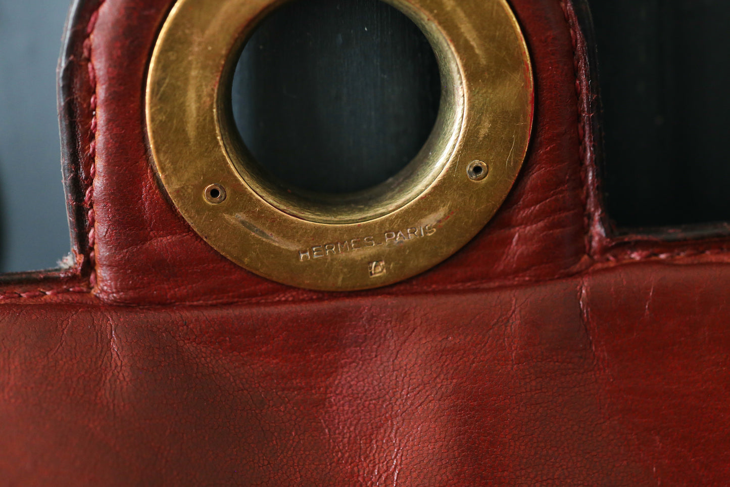 Hermès sac à main vintage modèle princesse en cuir bordeaux