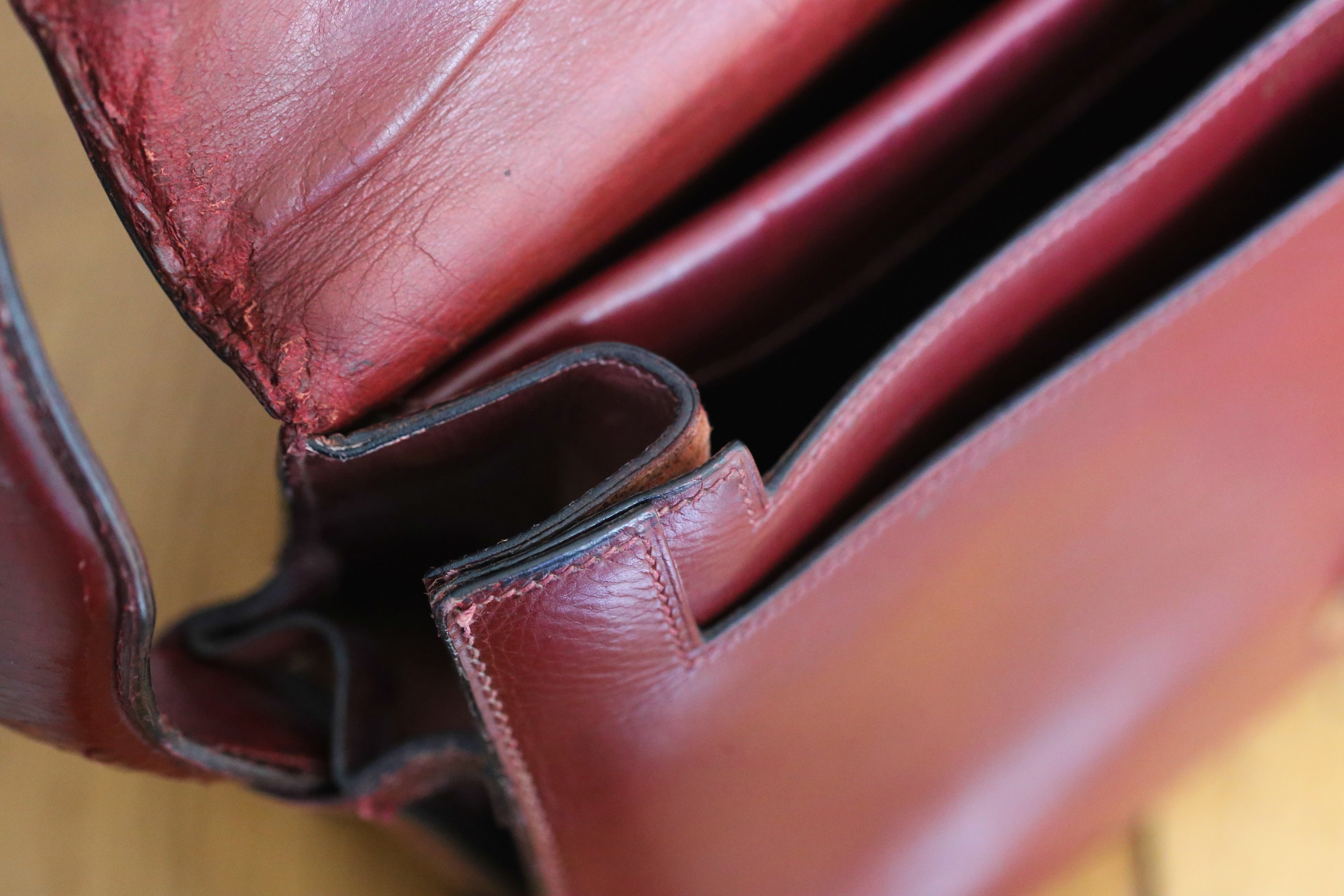Hermès sac à main vintage modèle princesse en cuir bordeaux