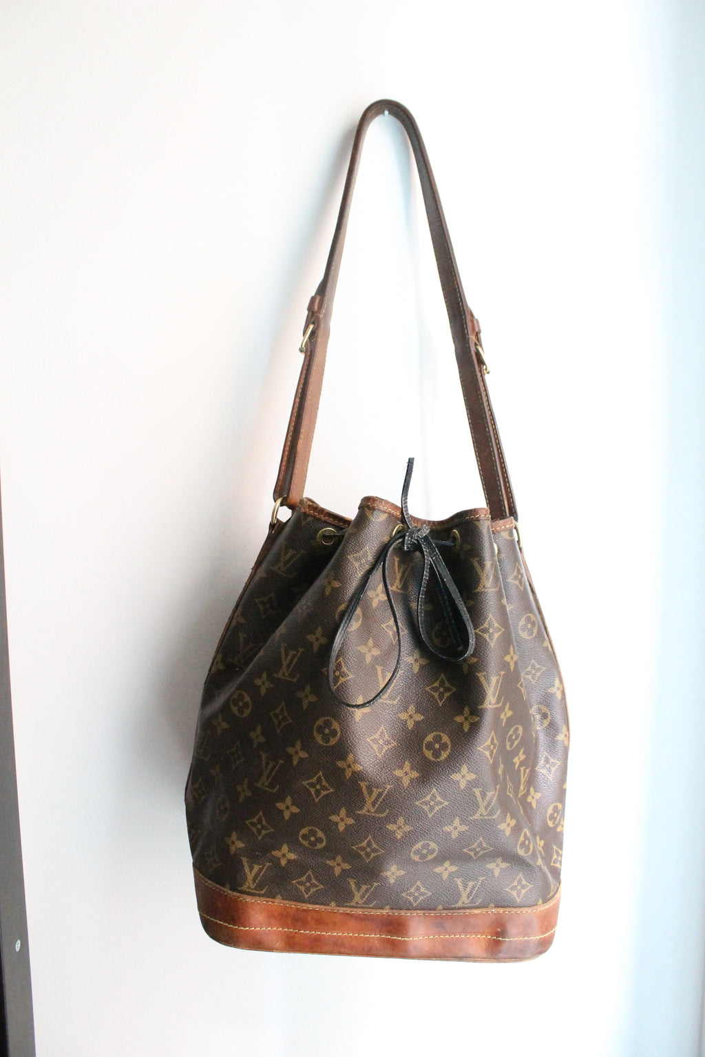 Louis Vuitton sac à main modèle Noé en toile monogram et cuir