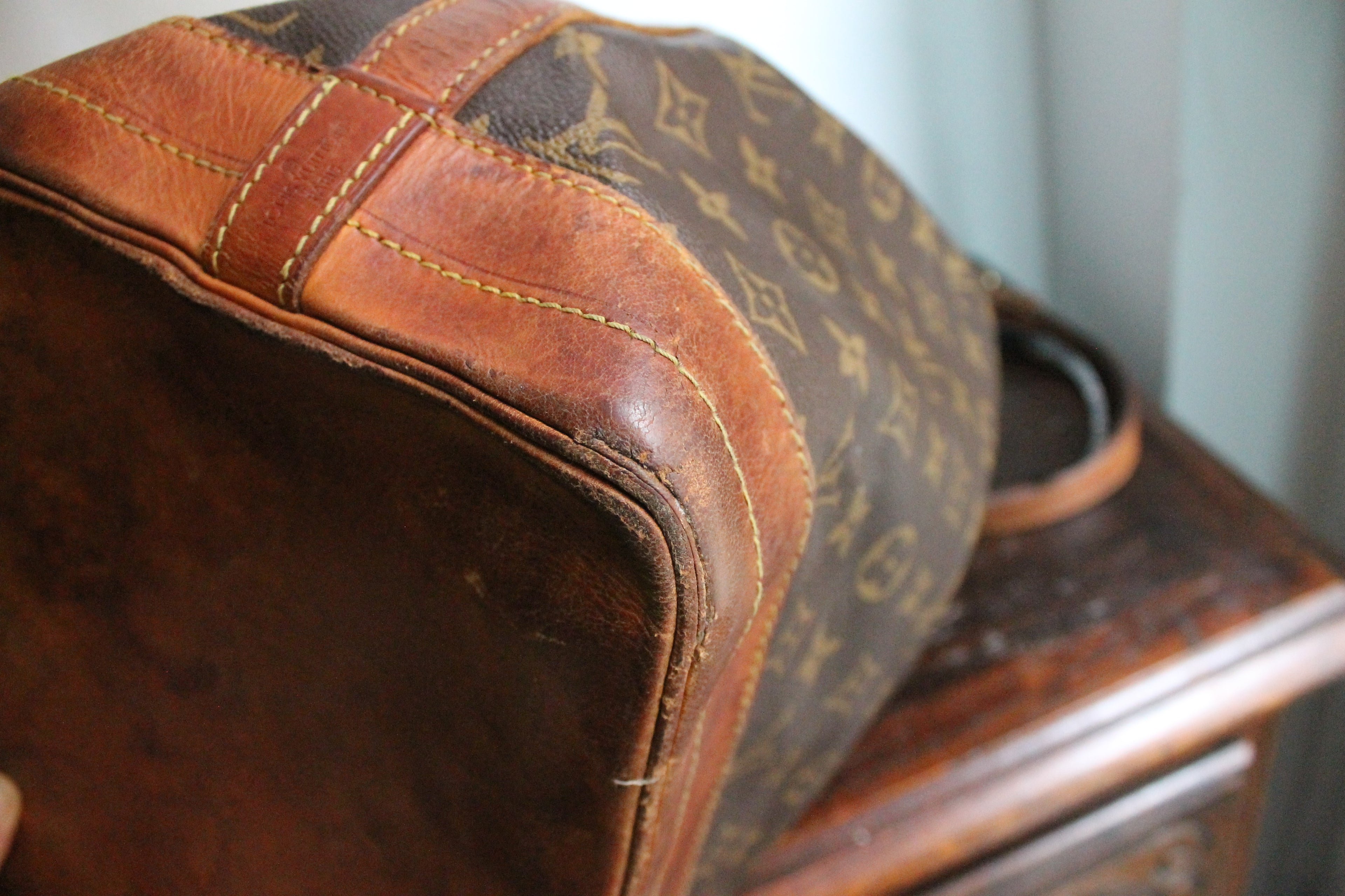 Louis Vuitton sac à main modèle Noé en toile monogram et cuir