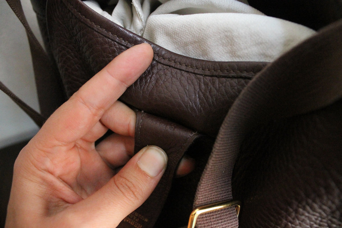 Hermès sac à main modèle Rodéo en cuir grainé marron