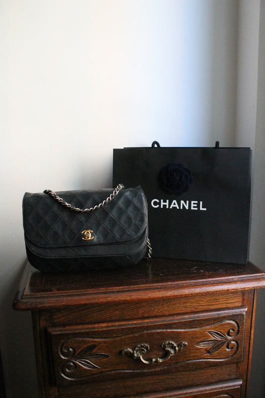 Chanel sac à main Timeless en cuir noir à rabat