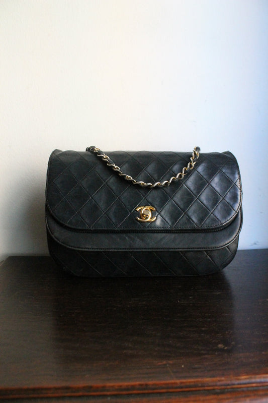 Chanel sac à main Timeless en cuir noir à rabat