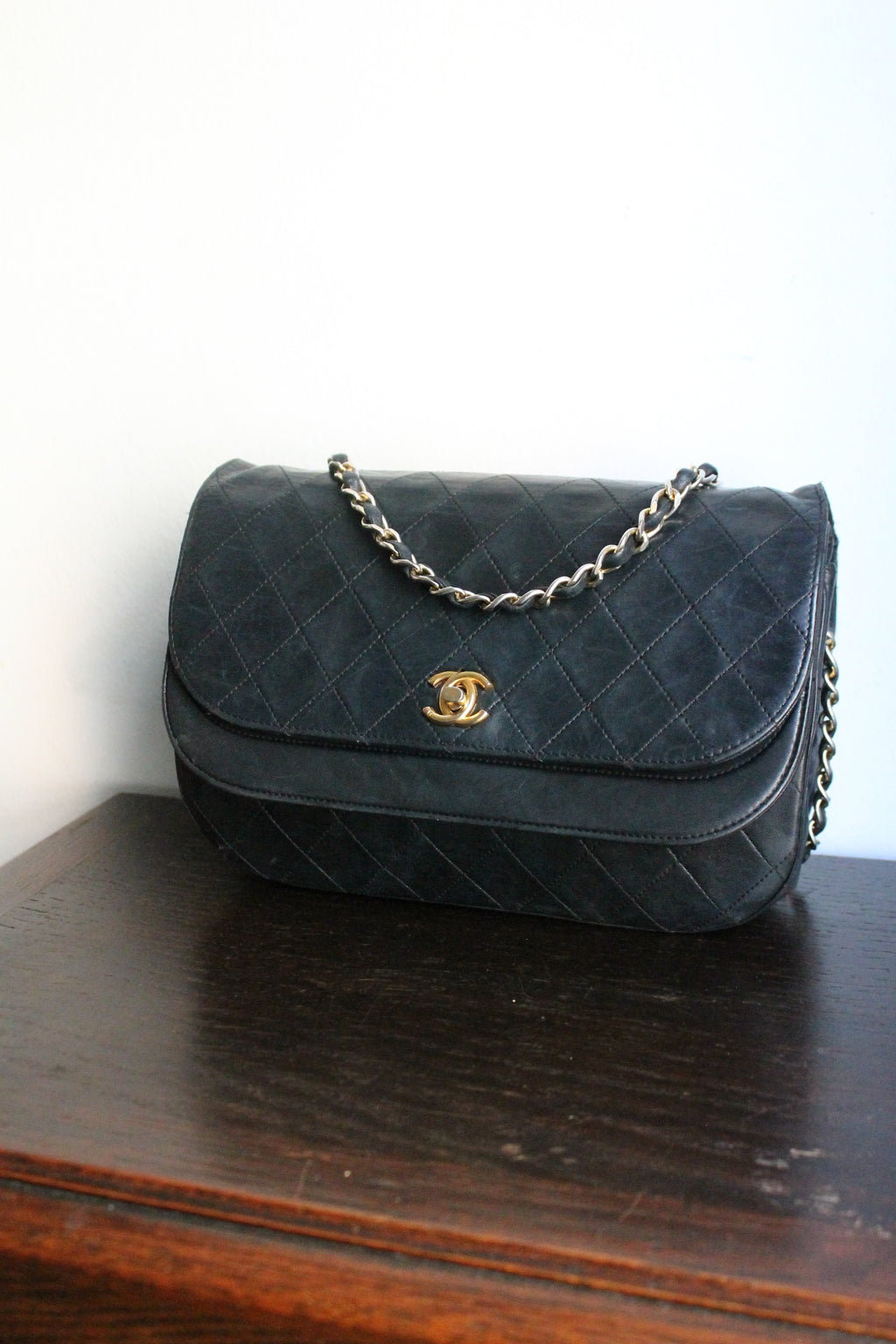 Chanel sac à main Timeless en cuir noir à rabat
