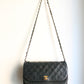 Chanel sac à main Timeless en cuir noir à rabat