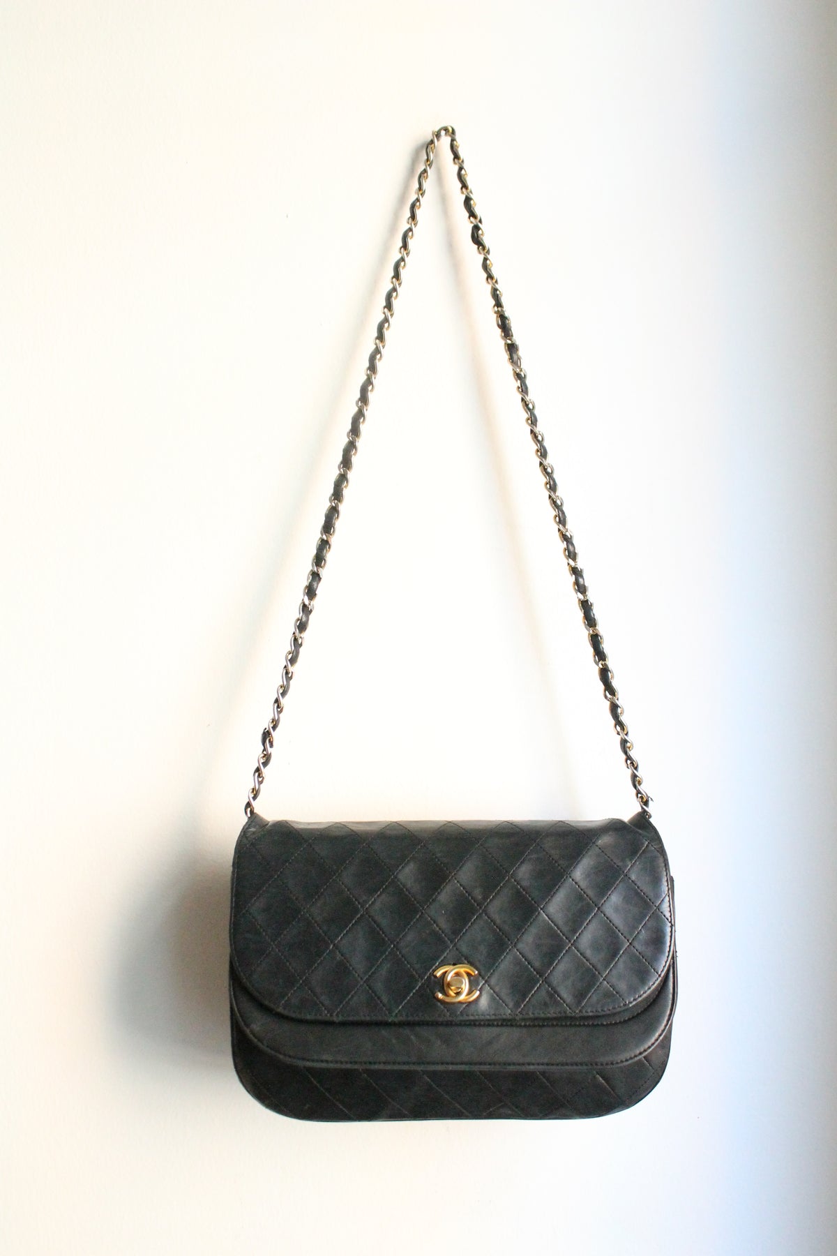 Chanel sac à main Timeless en cuir noir à rabat