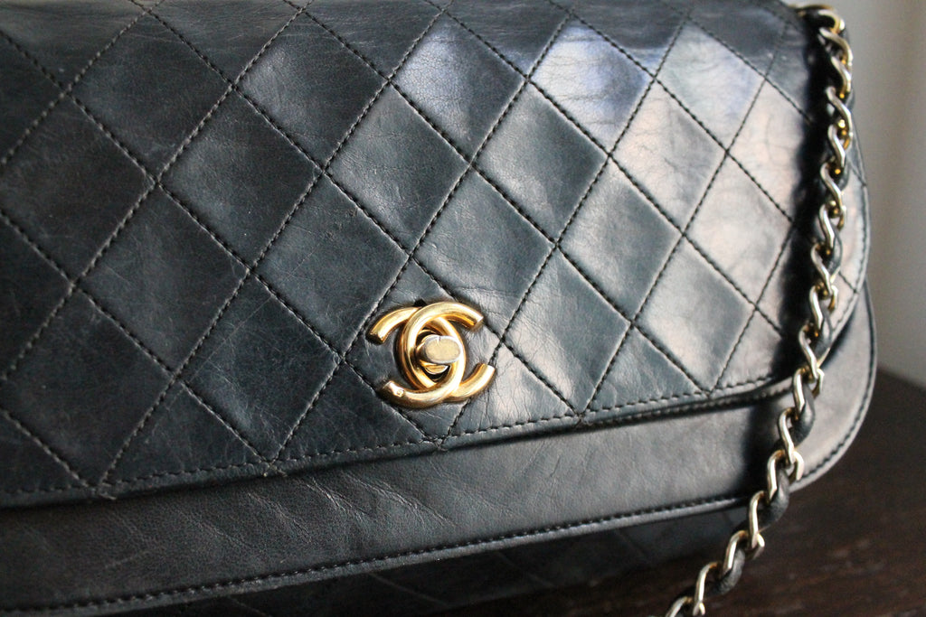 Chanel sac à main Timeless en cuir noir à rabat