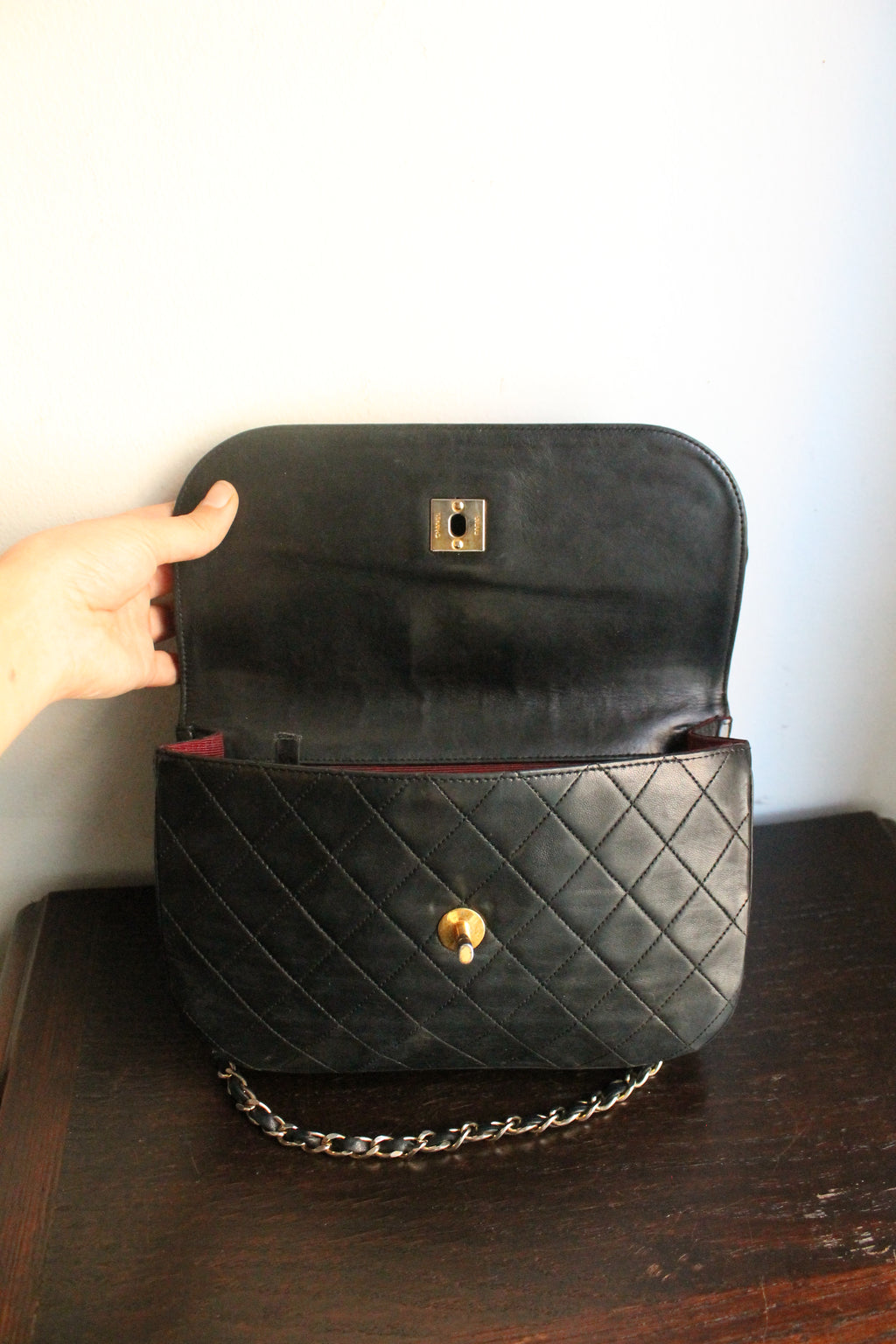 Chanel sac à main Timeless en cuir noir à rabat