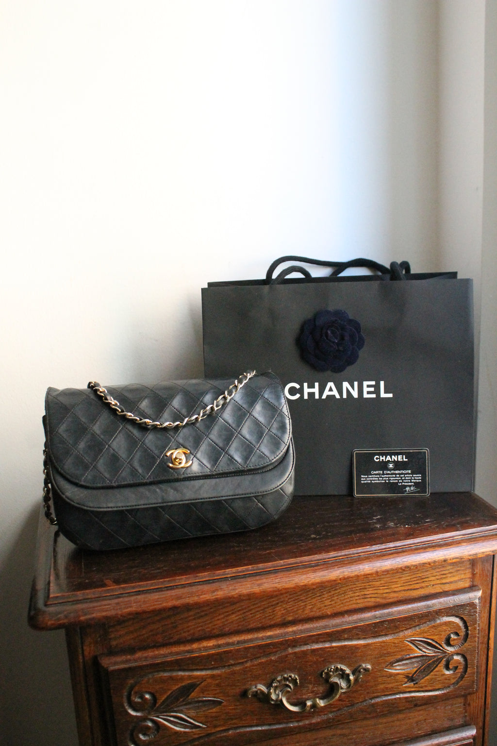 Chanel sac à main Timeless en cuir noir à rabat