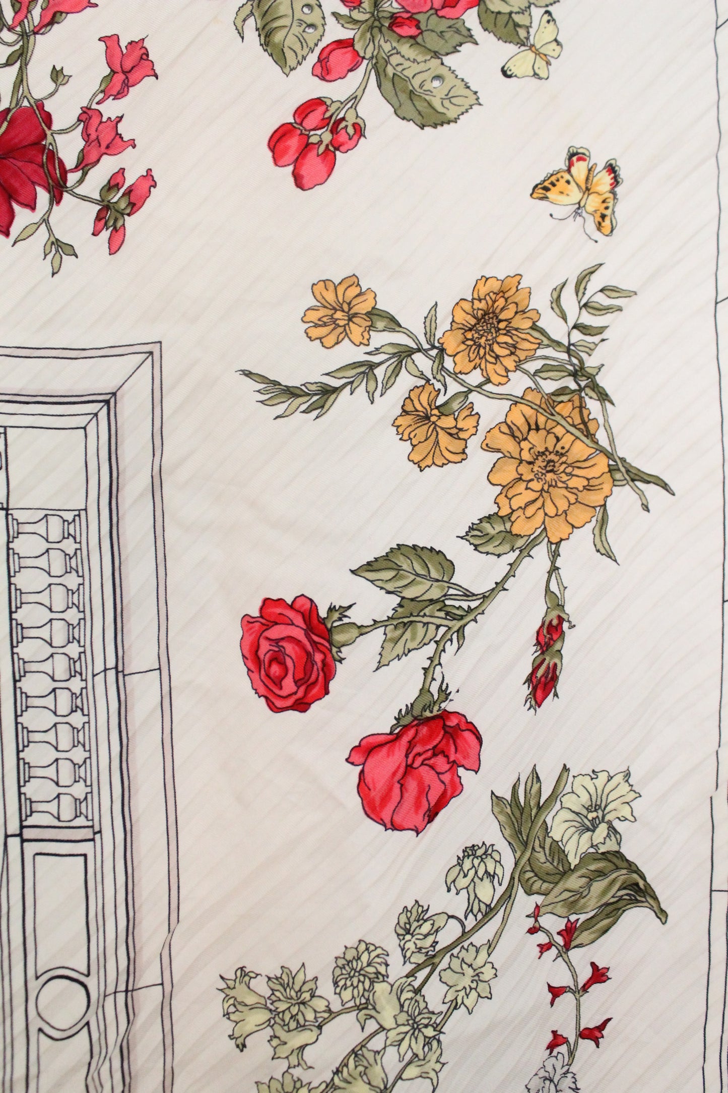 Hermès carré en soie blanc et rouge modèle "Quai aux Fleurs"