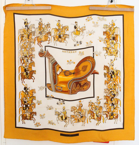 Hermès carré en soie modèle "Artaban" jaune