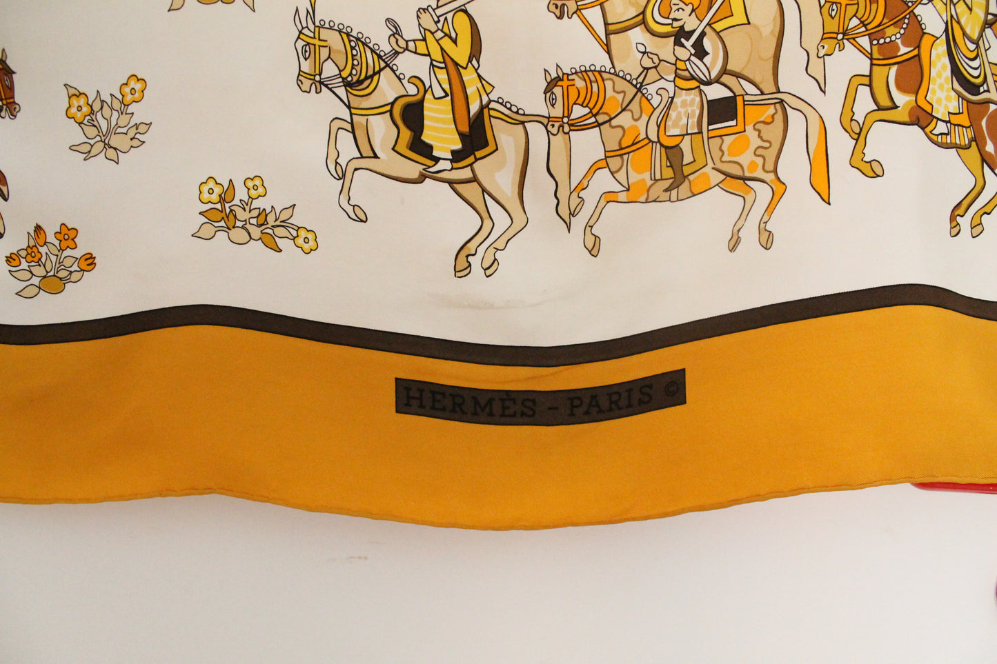 Hermès carré en soie modèle "Artaban" jaune