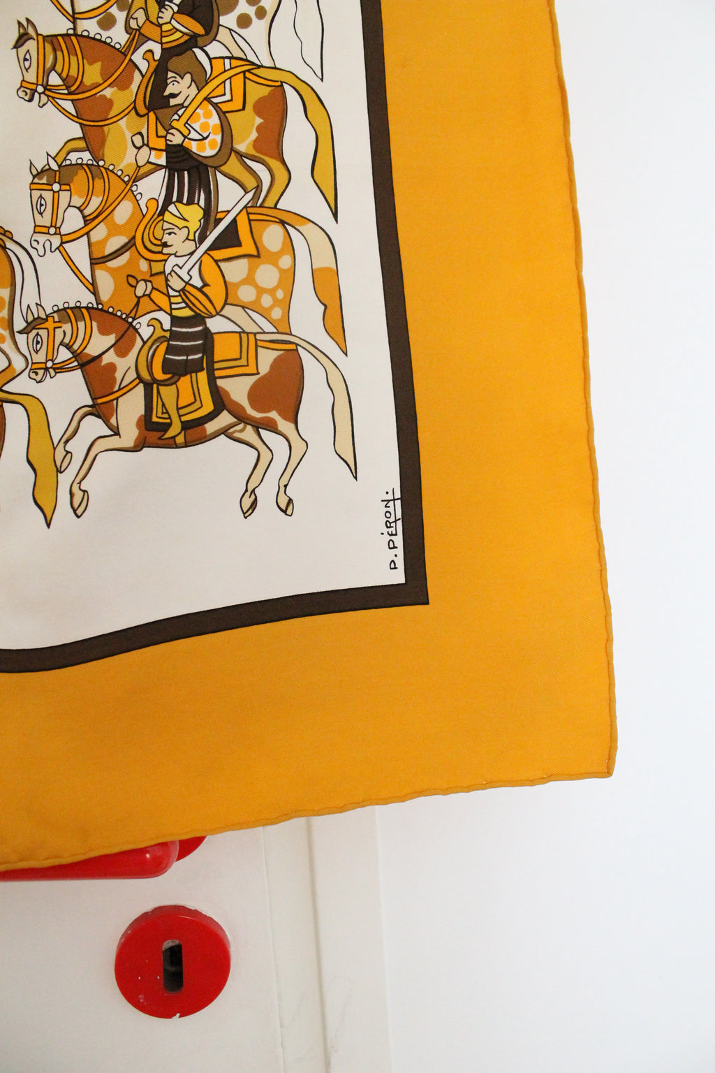 Hermès carré en soie modèle "Artaban" jaune