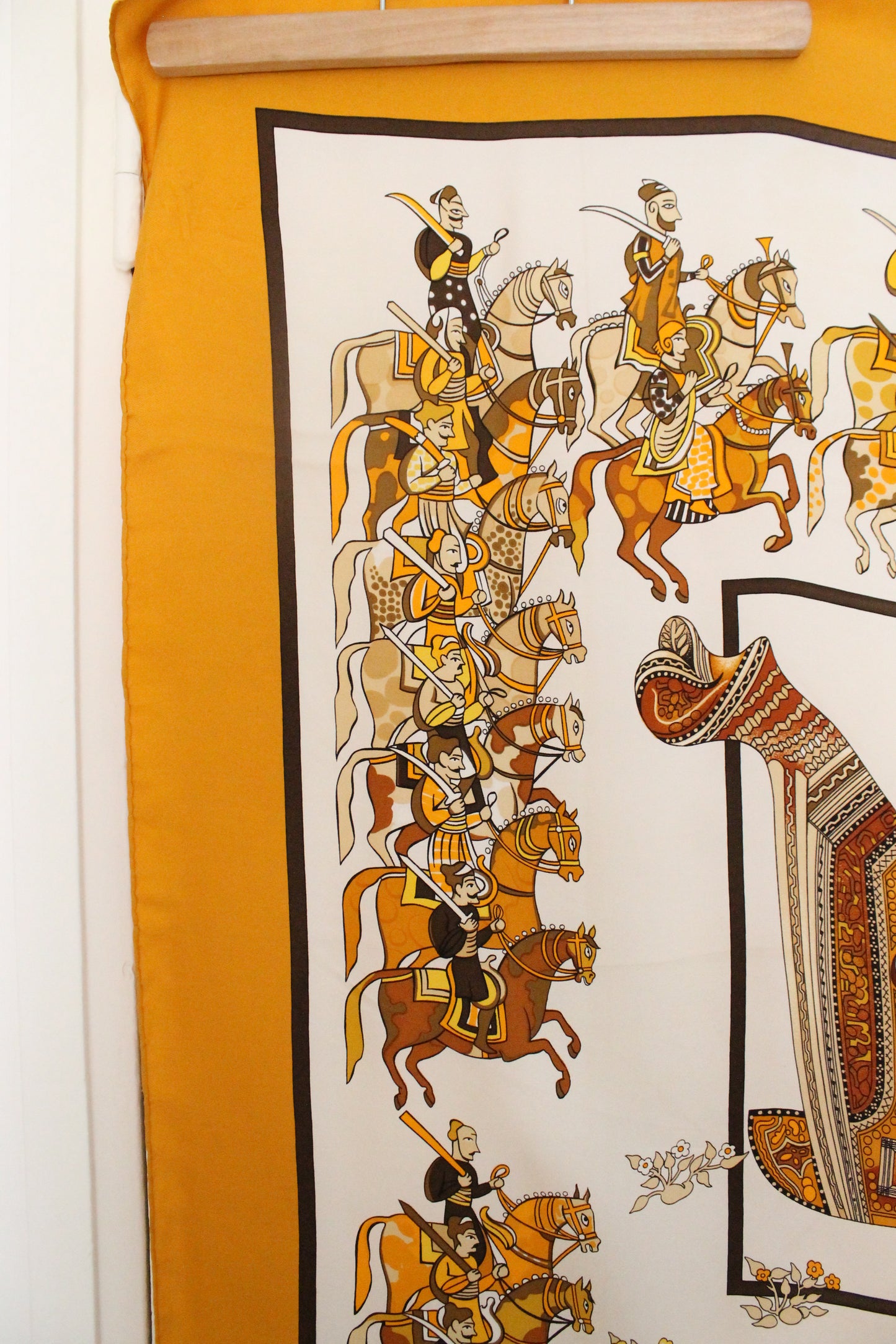 Hermès carré en soie modèle "Artaban" jaune