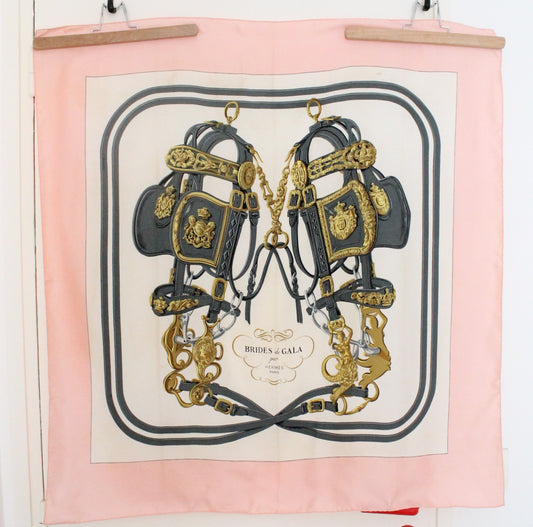 Hermès carré en soie modèle "Bride de Gala" rose