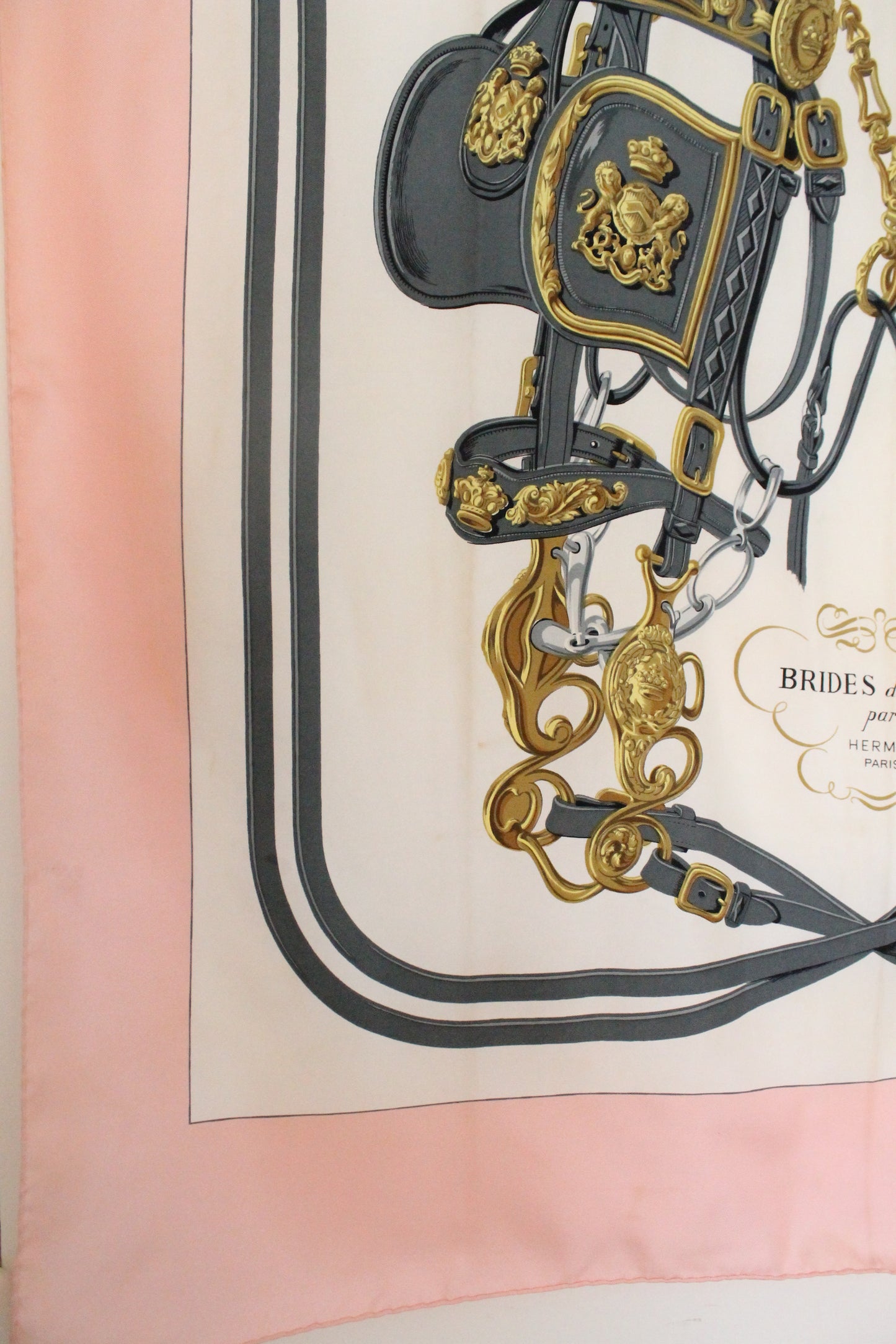 Hermès carré en soie modèle "Bride de Gala" rose