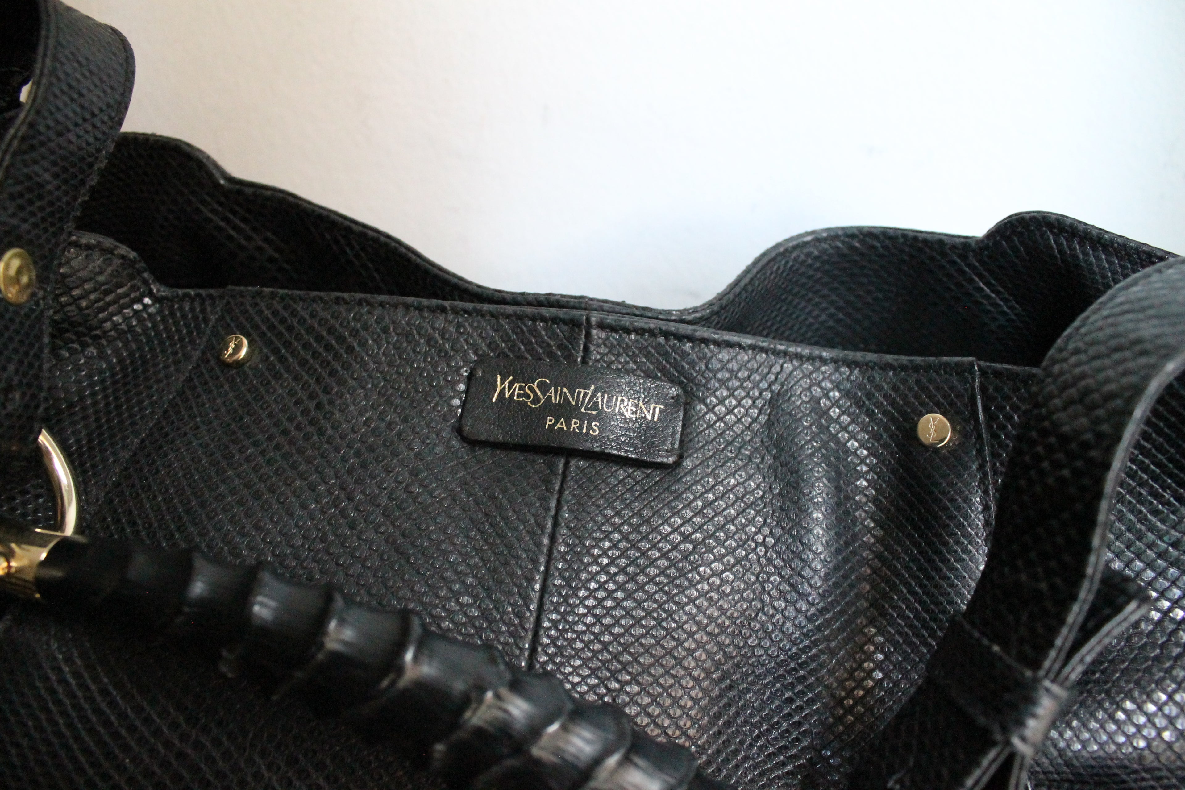 Yves Saint Laurent sac à main modèle Mombasa en cuir de lézard noir