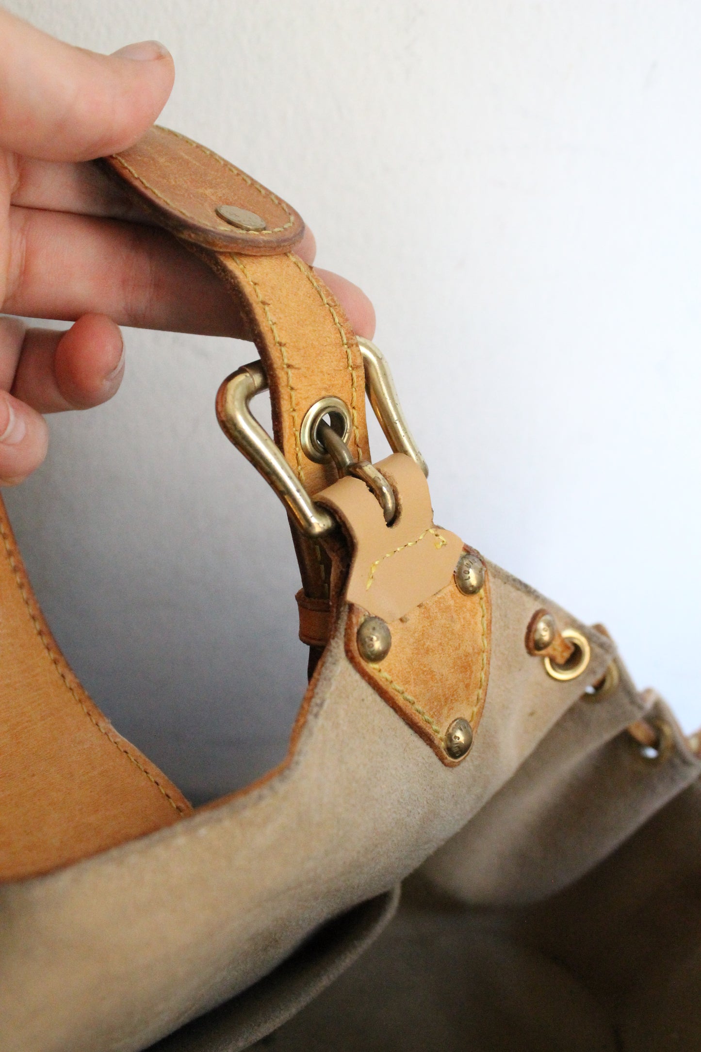 Louis Vuitton sac à main modèle Theda en toile monogram et cuir